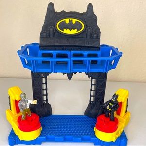 Fisher-Price Imaginext DC Super Friends, Battle Batcave